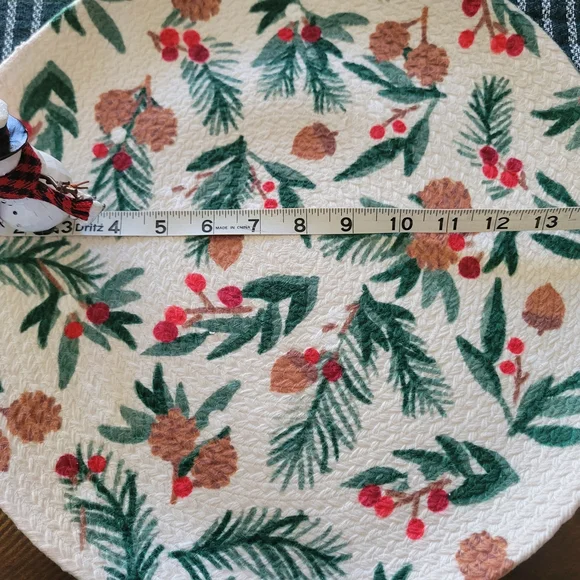 St. Nicholas Holiday Placemats with Pine and Berry Design Set Of 5 - Picture 5 of 8